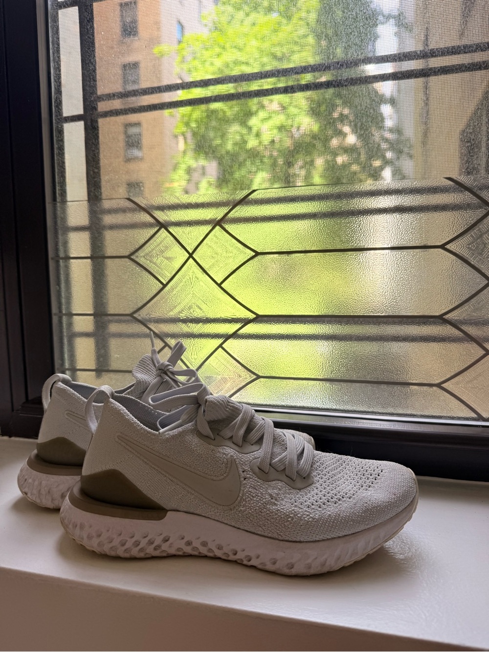 Nike Epic React Flynit Women's Light Gray Knit Running Shoes